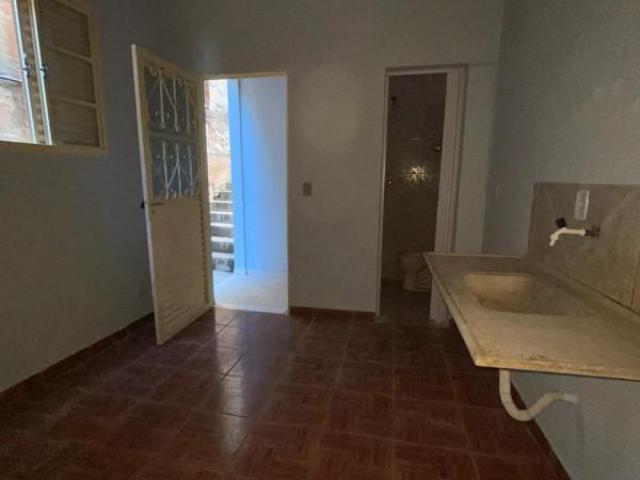 Casa com 1 quarto para alugar no bairro Santo André, 50m²