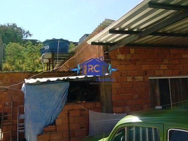 Casa com 1 quarto, sala, cozinha, banheiro, área de serviço e 1 vaga