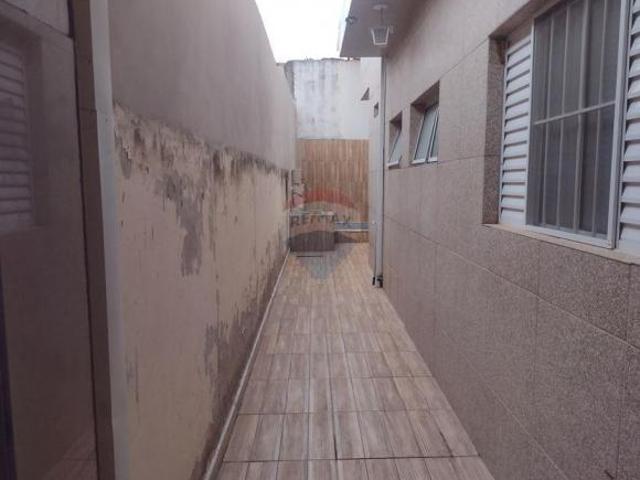 Casa com 1 suíte e 1 quarto, 2 banheiro, com piscina, moveis planejados