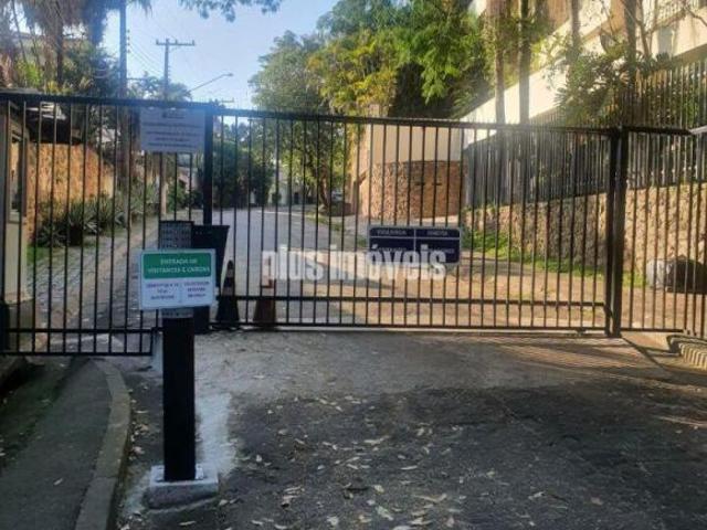 CASA COM 1.300M² EM RUA FECHADA FRONTAL PÇA. VINICIUS DE MORAES