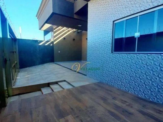Casa com 200m² terreno, 120 metros de construção. Portão eletrônico, Garagem para 2 carros. Porta d