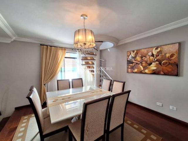 Casa com 200m² 03 quartos sendo 01 suíte