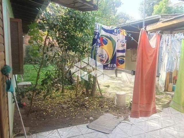 Casa com 204 m² de área privada, 3 dormitórios sendo 2 suítes, sala de estar, jantar e cozinha, vaga