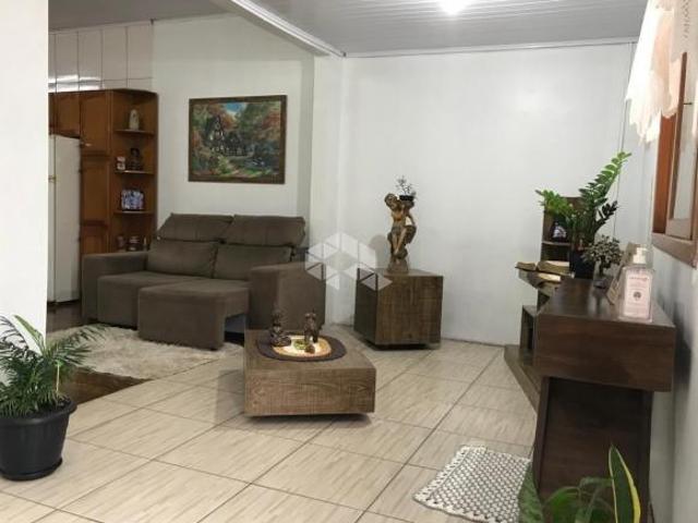 Casa com 205 m² no bairro Cinquentenário