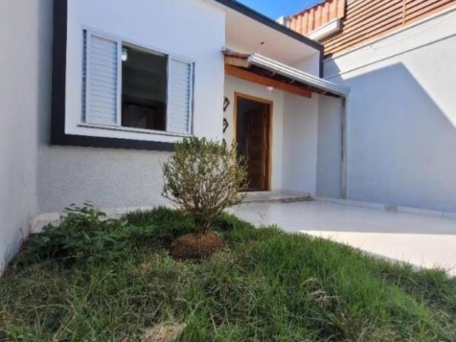 Casa com 210m² de Terreno e Grande Potencial de Ampliação