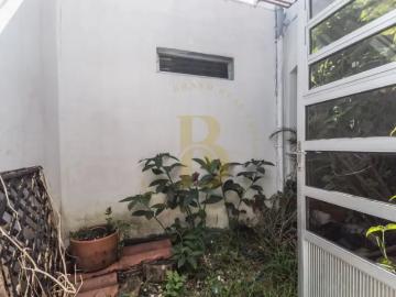 Casa com 220 m², 4 quartos sendo 1 suíte à venda no bairro Campo Belo
