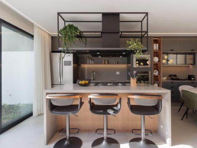 CASA COM 226M² E 3 QUARTOS EM CONDOMÍNIO FECHADO NO GUABIROTUBA
