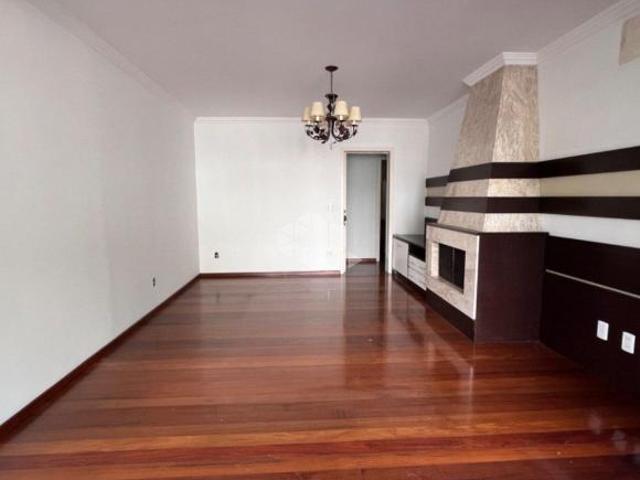 Casa com 230,59 m² privativos, com 4 quartos sendo uma suíte, no Bairro Santo Antão