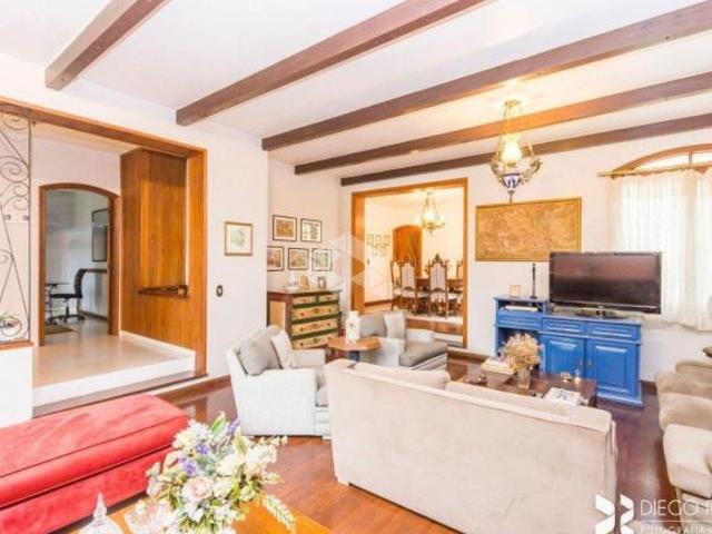 Casa com 230m² de área privativa