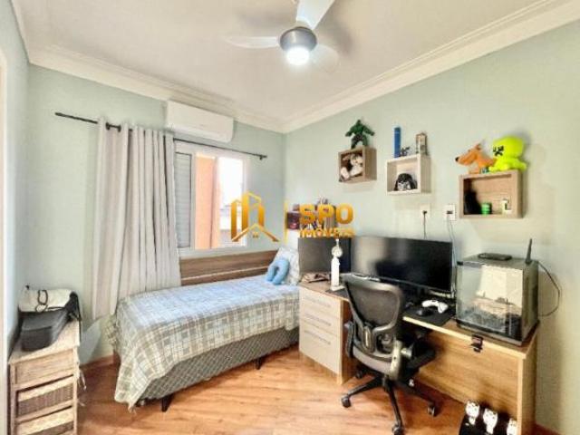 Casa com 250 m² e 3 Suítes à Venda