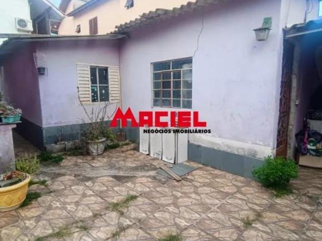 CASA COM 255m² DE TERRENO PARA VENDA NO JARDIM DAS INDUSTRIAS POSSUI EDÍCULA