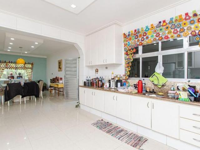 Casa com 256m2 no Jardim Peri Peri com 4 quartos e 6 vagas