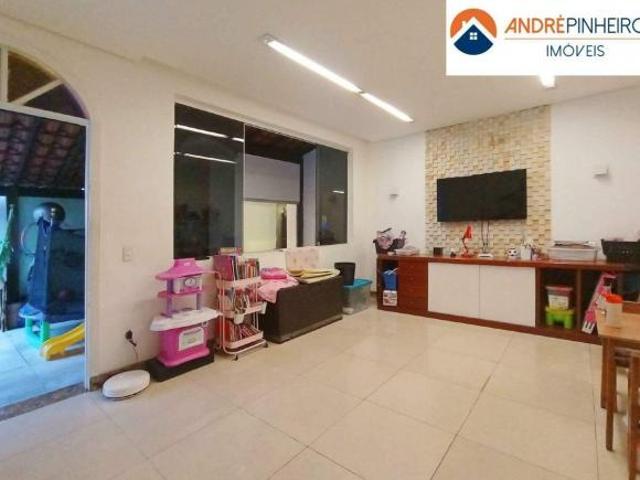 Casa com 260 m² 4 Quartos 2 Suítes e 4 Vagas no B. Planalto! R$ R$ 1.350.000,00