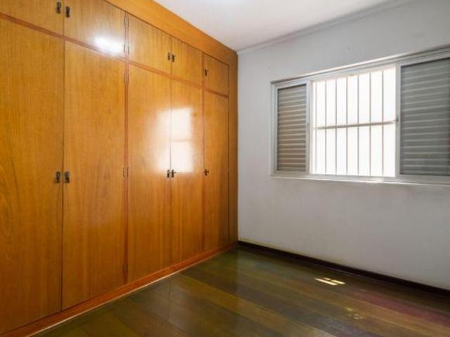 Casa com 267m² de terreno na Vila Ipojuca | 3 dorms, terraço e grande potencial