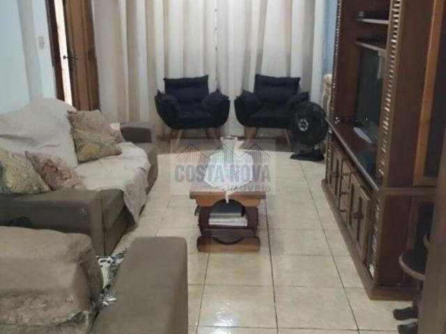 Casa com 275 m², são 3 quartos, 2 banheiro, sala para 2 ambientes, 3 vagas de garagem