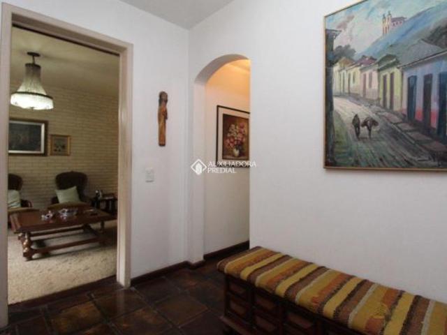 Casa com 289m2 no bairro Petrópolis