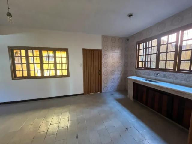 Casa com 2 moradias na Rua Albino Siqueira total 5 quartos