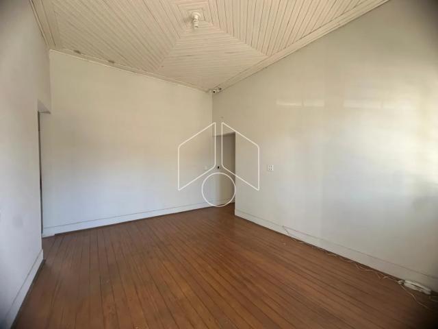 Casa com 2 banheiros e 3 vagas de garagem no bairro Somenzari, Marília