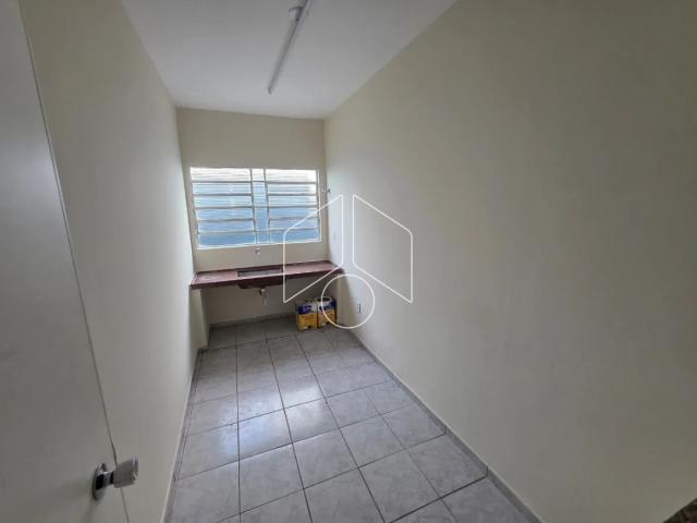 Casa com 2 banheiros e 3 vagas de garagem no Centro de Marília