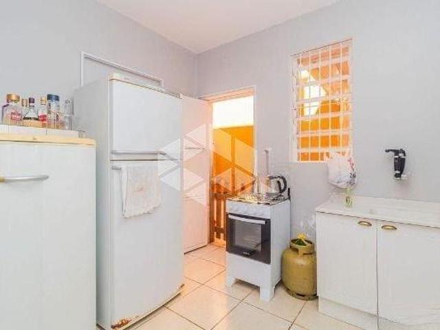 Casa com 2 dorm no bairro Floresta