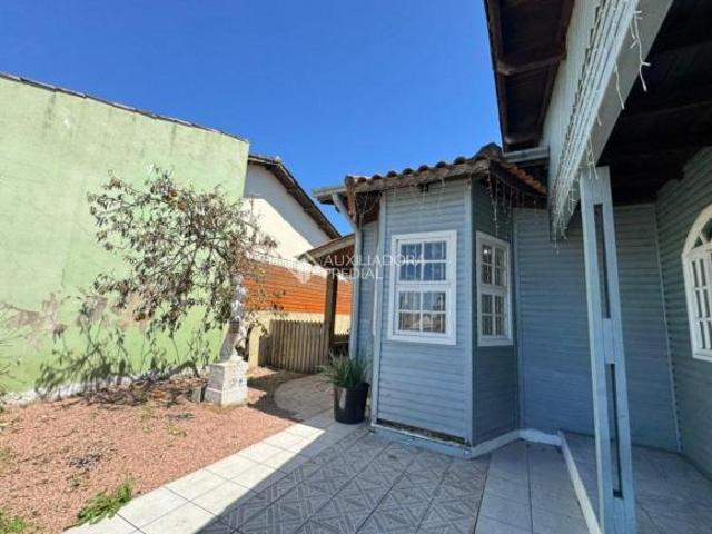 Casa com 2 dormitórios no bairro Salgado Filho em Gravataí com piscina