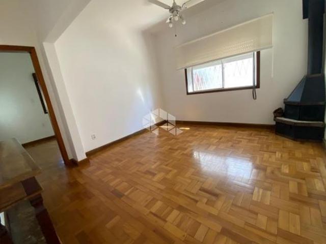 Casa com 2 dormitórios, com 4 vagas, no Bairro Sarandi PORTO ALEGRE RS