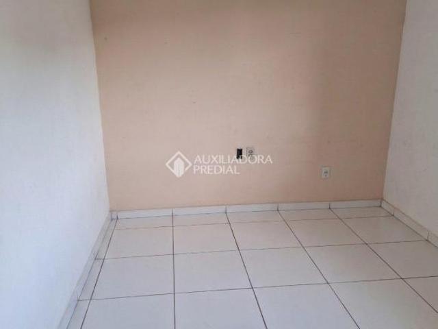 Casa com 2 dormitorios com patio a venda no Bairro Gloria