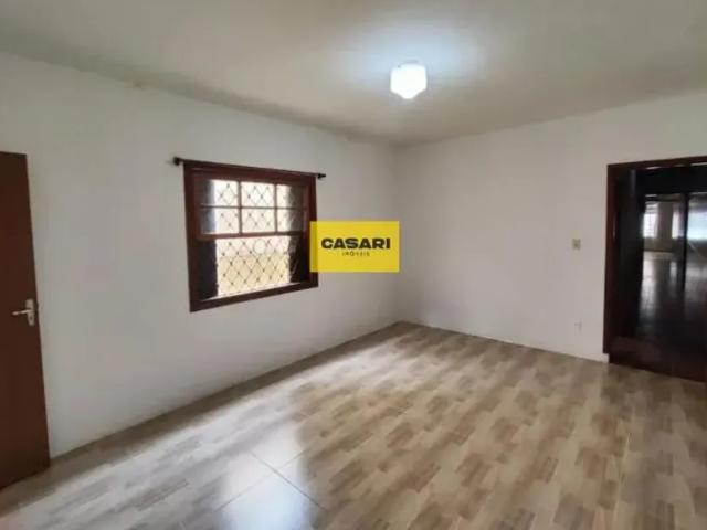 Casa com 2 dormitórios e amplo quintal à venda ou aluguel no Centro de São Bernardo do Campo