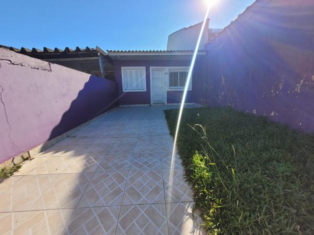 Casa com 2 Dormitórios e Pátio nos Fundos
