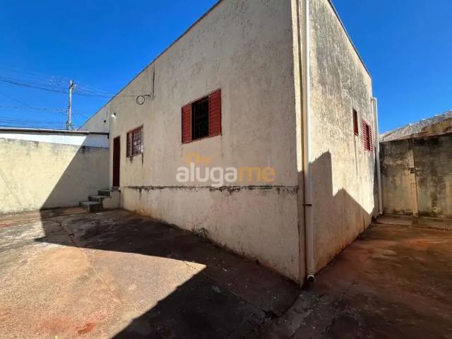Casa com 2 dormitórios, garagem e cozinha ampla no bairro Eldorado