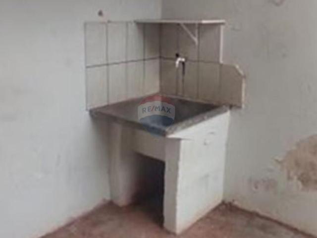 Casa com 2 dormitórios para alugar, por R$ 550,00