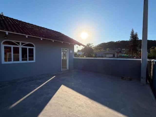 Casa Com 2 Dormitórios Para Alugar, 50 m² por R$2.519,38/mês Petrópolis Joinville/sc
