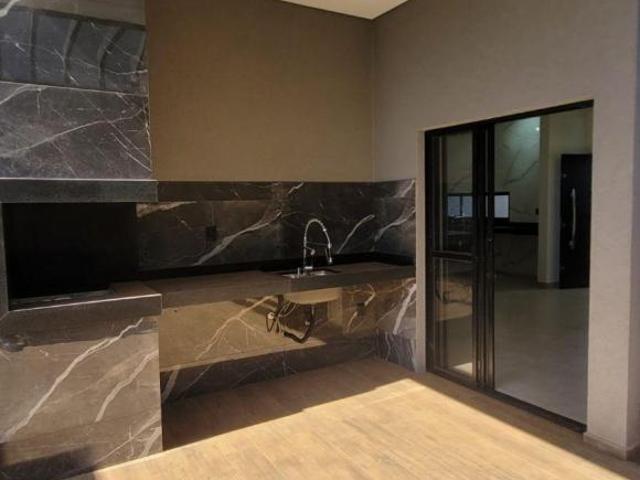 Casa com 2 dormitorios sendo duas suites, com espaço gourmet,piscina,Parque dos Lagos