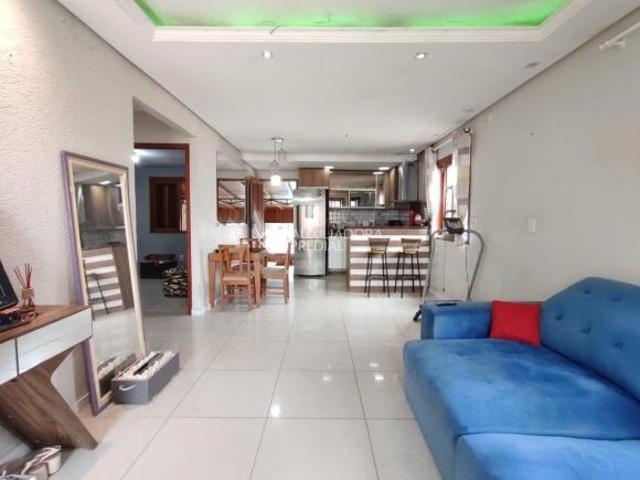 Casa com 2 Dormitórios 4 Vagas e Piscina