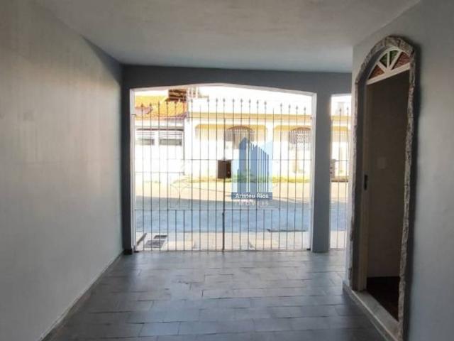 Casa com 2 quartos, 100 m²