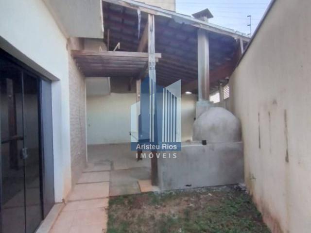 Casa com 2 quartos, 200 m²