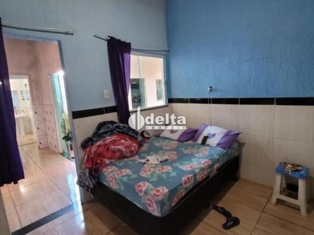 Casa com 2 quartos disponível para venda no bairro São Jorge em Uberlândia MG