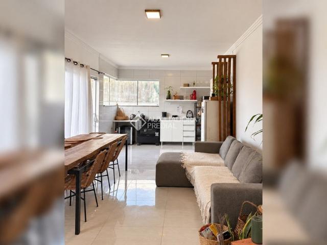 Casa com 2 quartos e 70m² para alugar em Araçatuba, Imbituba