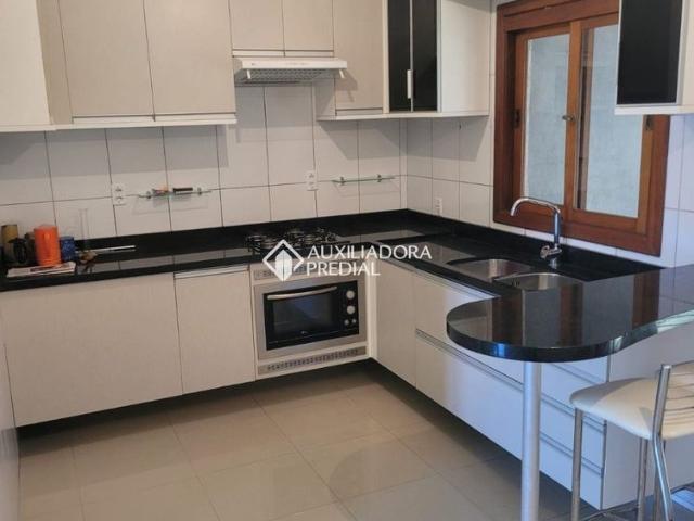 Casa com 2 quartos e 80m² para alugar em Hípica, Porto Alegre