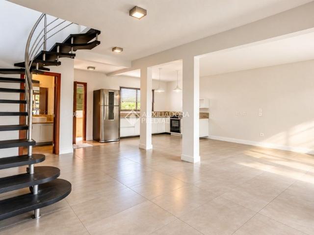 Casa com 2 quartos e 100m² para alugar em Rio Tavares, Florianópolis
