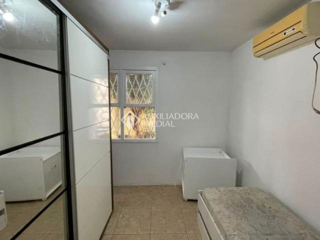 Casa com 2 quartos e 130m² para alugar em Jardim do Salso, Porto Alegre