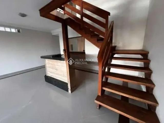 Casa com 2 quartos e 180m² para alugar em Vila Assunção, Porto Alegre