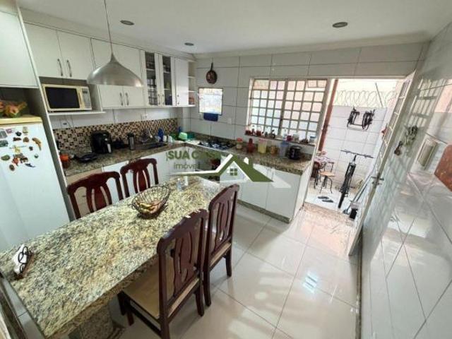 Casa com 2 Quartos e 2 banheiros à Venda, 57 m²