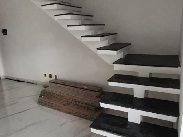 Casa com 2 Quartos e 2 banheiros à Venda, 90 m² por R$ 390.000