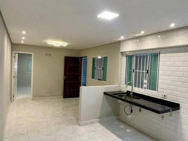 Casa com 2 quartos e 2 vagas de garagem