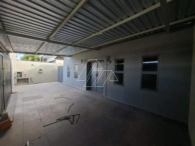 Casa com 2 quartos e 2 vagas para alugar na Região Oeste – Marília/SP