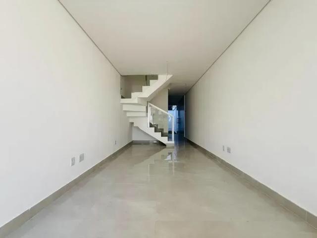 Casa com 2 Quartos e 3 banheiros à Venda, 110 m² por R$ 499.000