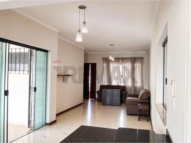 casa com 2 quartos e garagem em Itapira SP