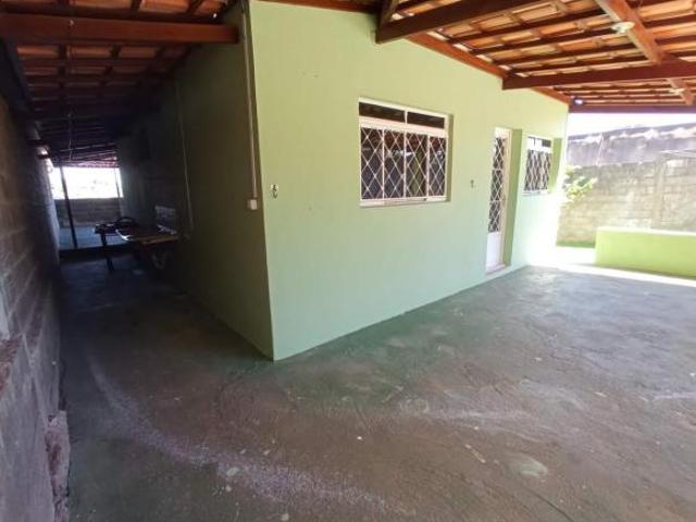 Casa com 2 Quartos e Piscina – Conforto e Lazer no Seu Lar