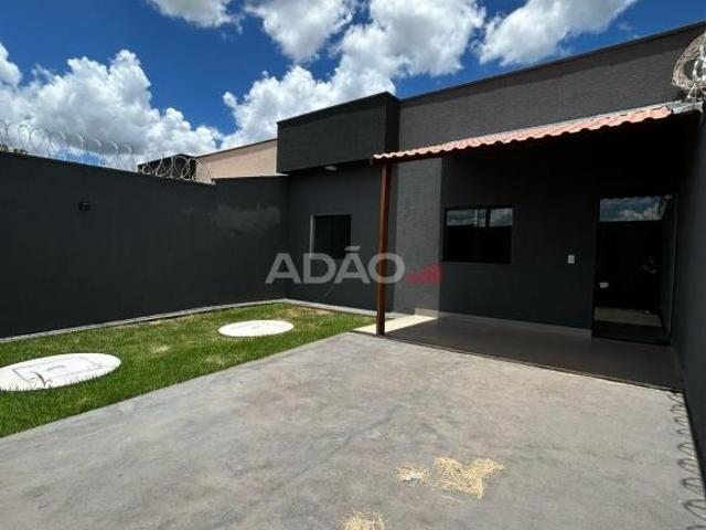 Casa com 2 quartos e quintal em Goianira Casa de Rua com 2 Quarto s à Venda por R$ 240000.00 no se